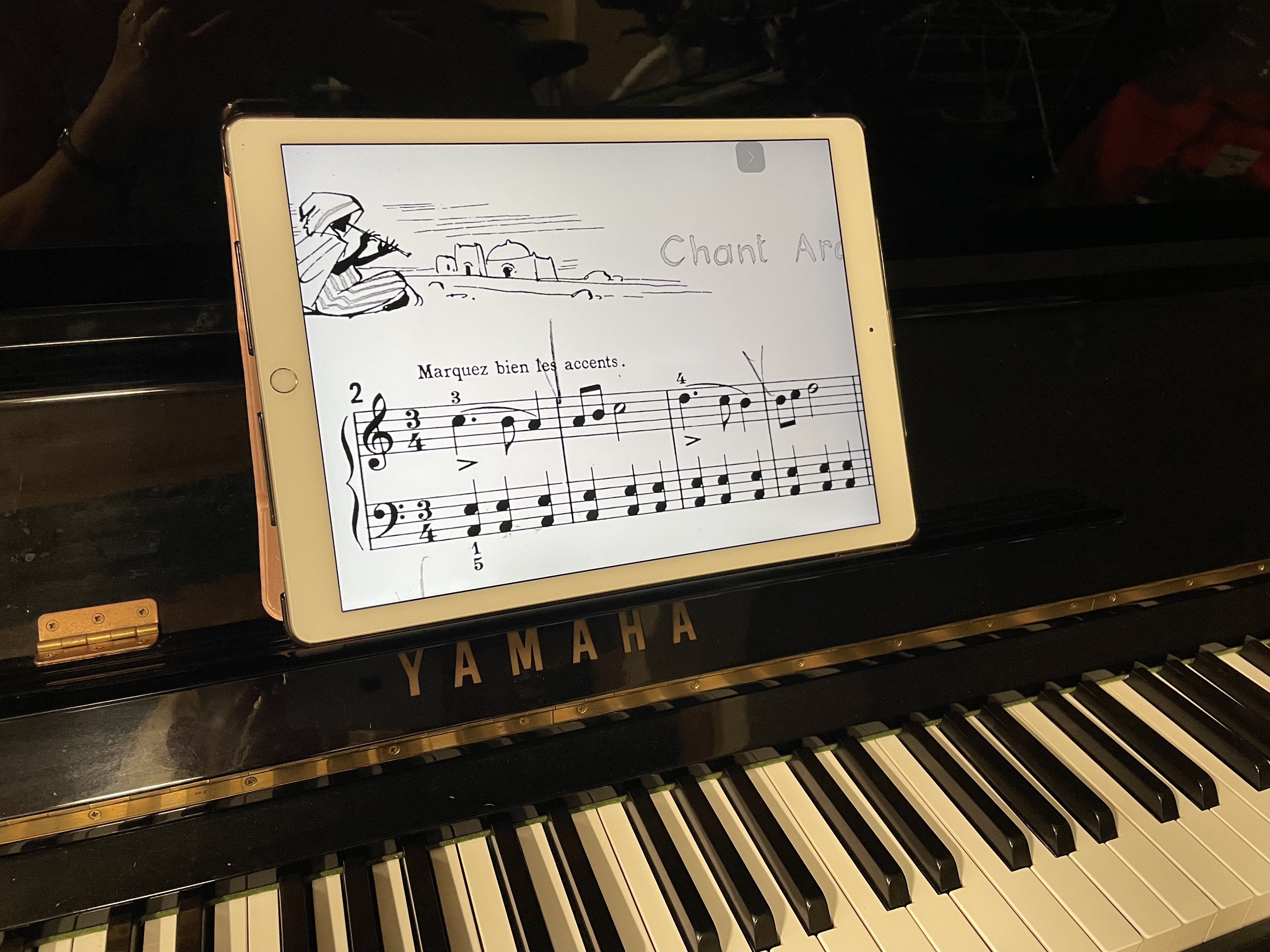 tablette sur un piano